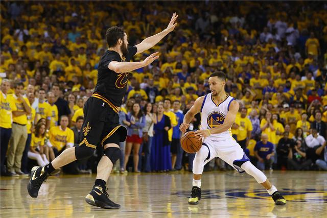 尴尬！中国男篮四大后卫合计只送出1次助攻